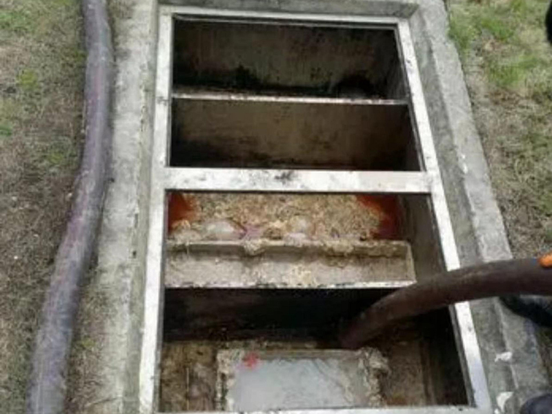 阿拉山口隔油池清理