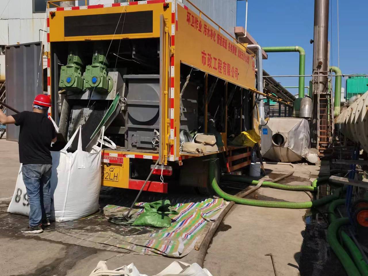 阿拉山口淤泥压干处理